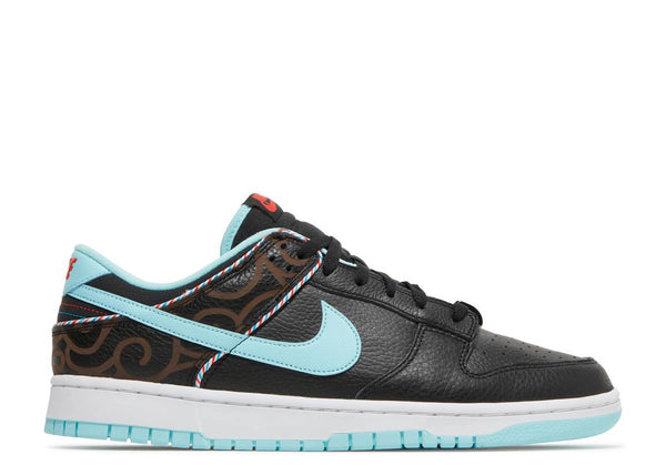 NIKE DUNK LOW SE 